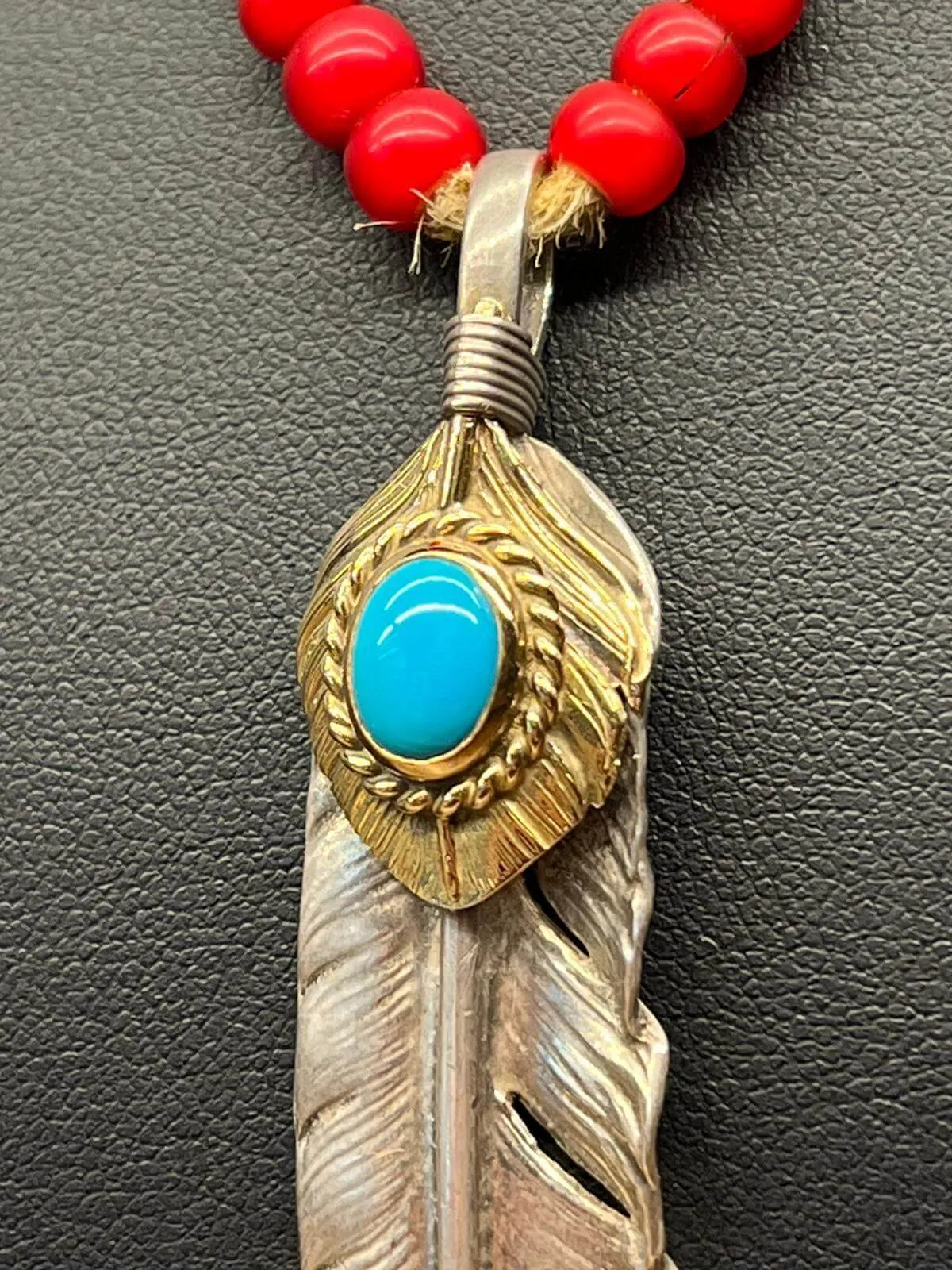 Goros Gold Top Gold Rope Turquoise Feather Setup