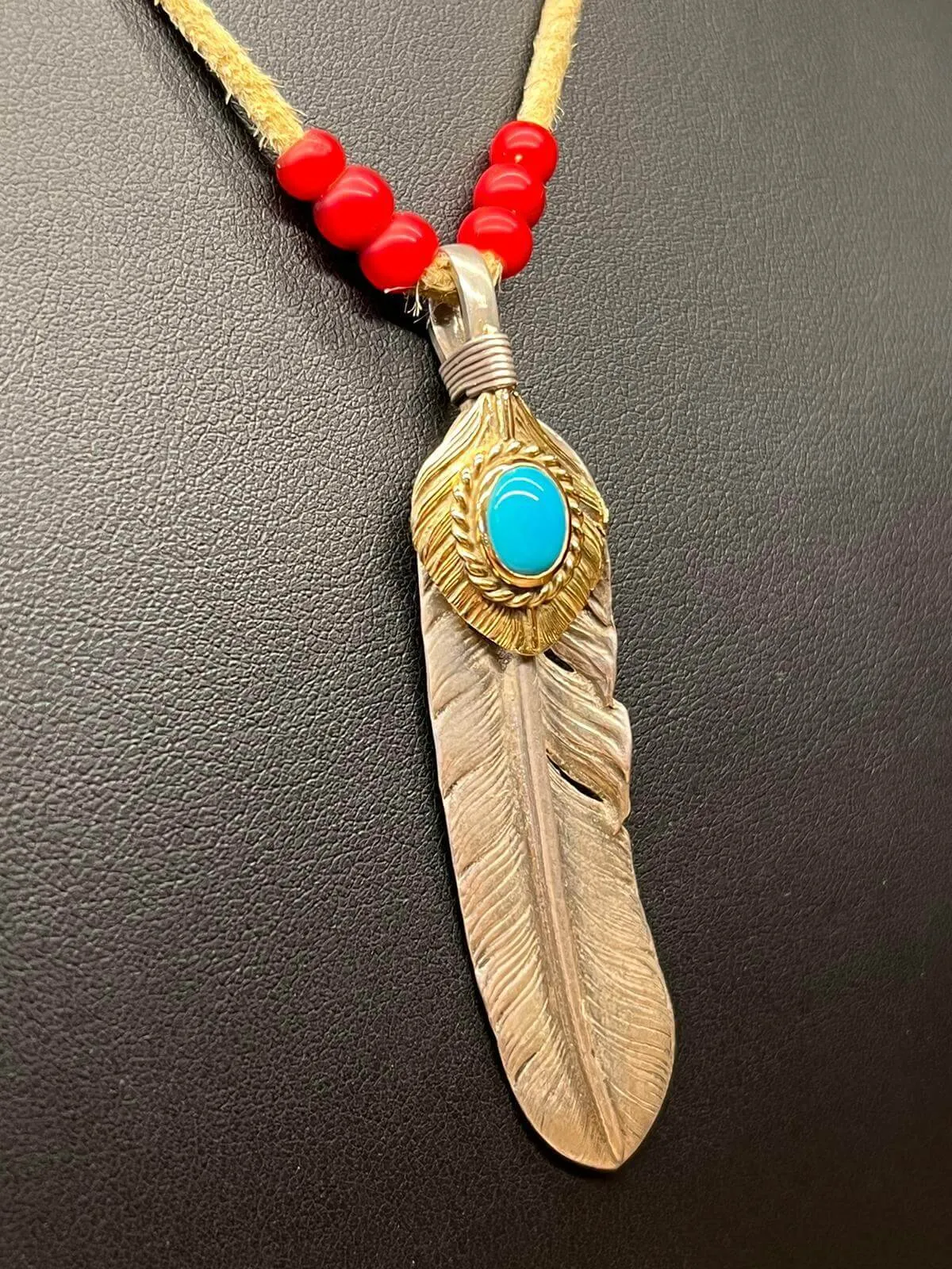 Goros Gold Top Gold Rope Turquoise Feather Setup