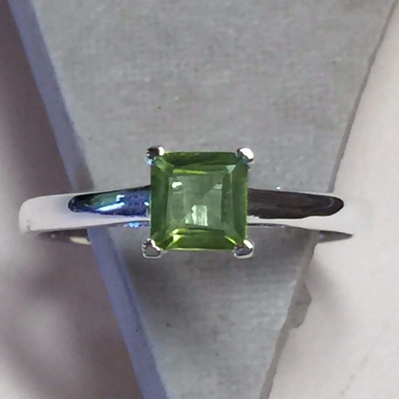 Natural 1ct Peridot 925 Solid Sterling Silver Ring Size 6, 7, 8, 9