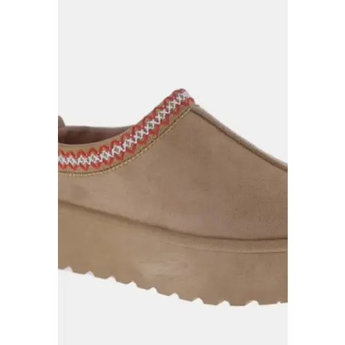 Stylish Platform Embroidered Trim Slip-On Boots